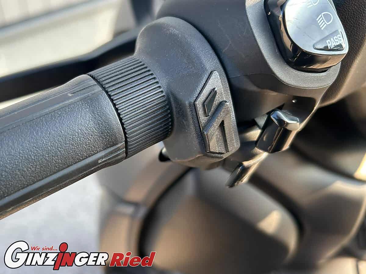 g-000362-g_W3623856_7-yamaha-x-max-300-639281454630345360