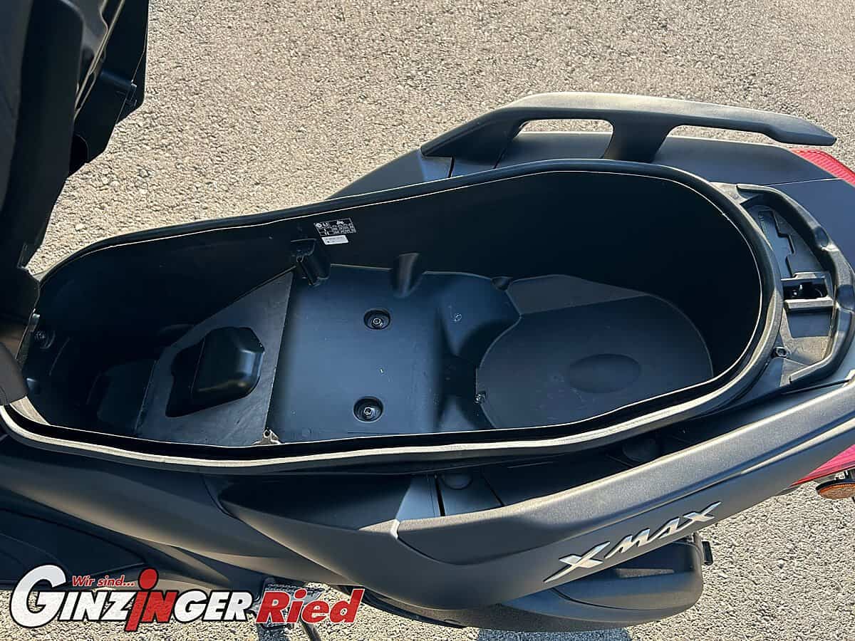 g-000362-g_W3623856_8-yamaha-x-max-300-639281454631265470