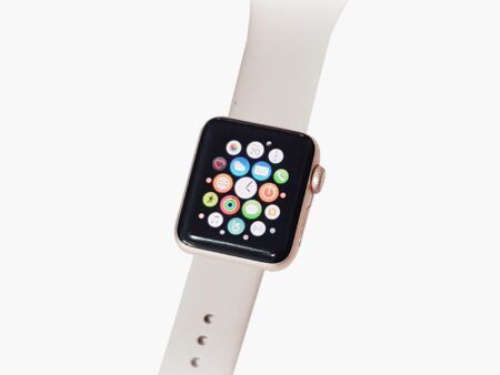 Apple Watch Series 5 Rosegold Aluminum Case with White Sport Band