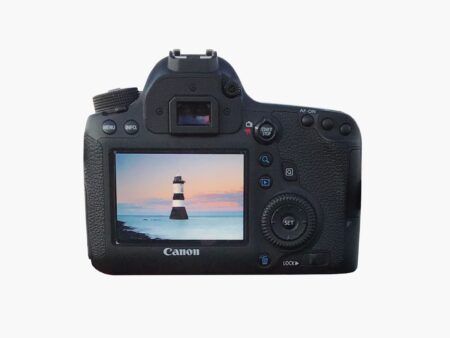 Canon EOS 77D + EF-S 18-55 mm STM