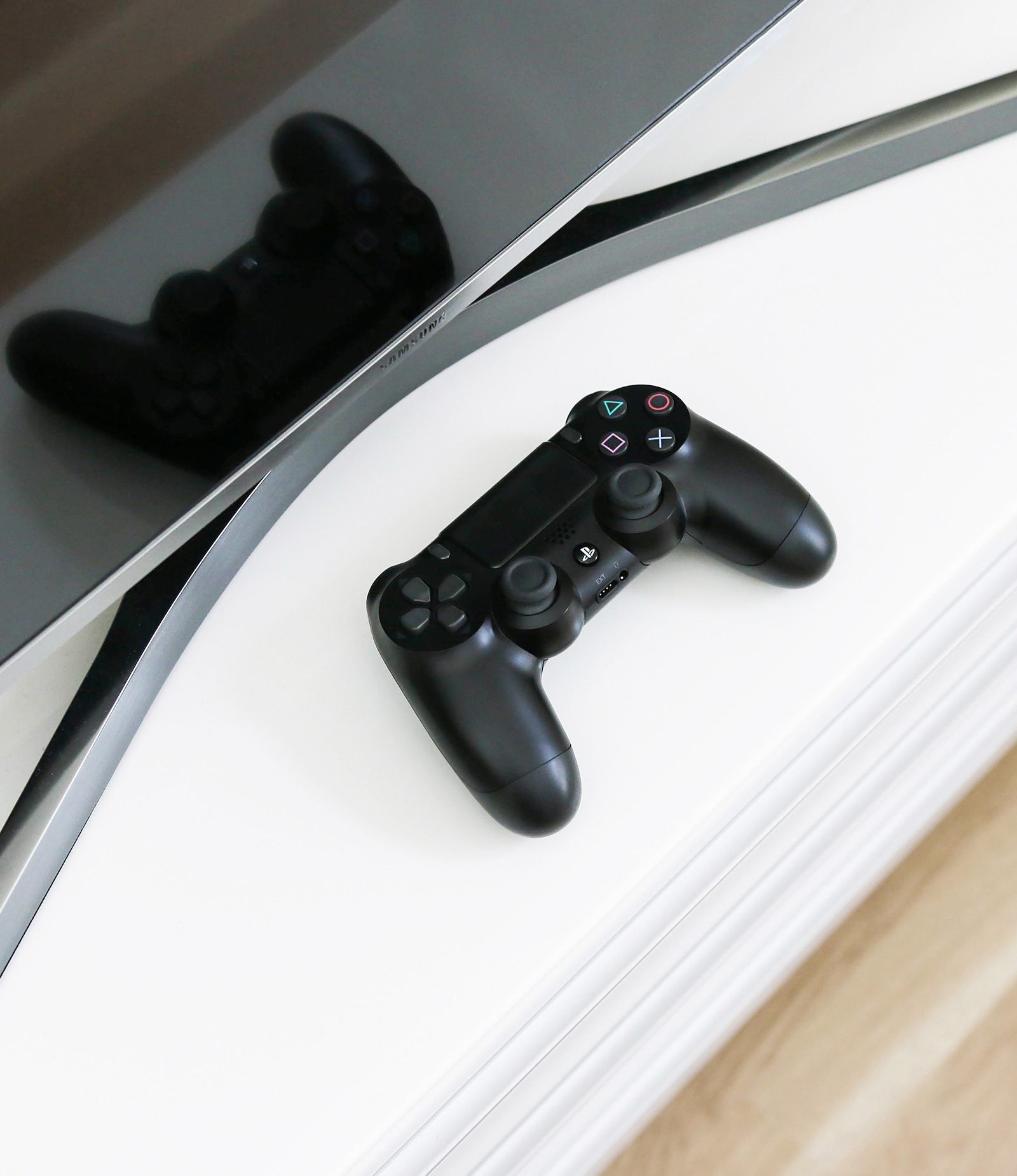 Product Post Consoles Slideshow 02