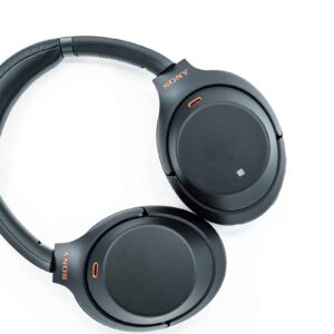 Product Post Headphones Slideshow 02