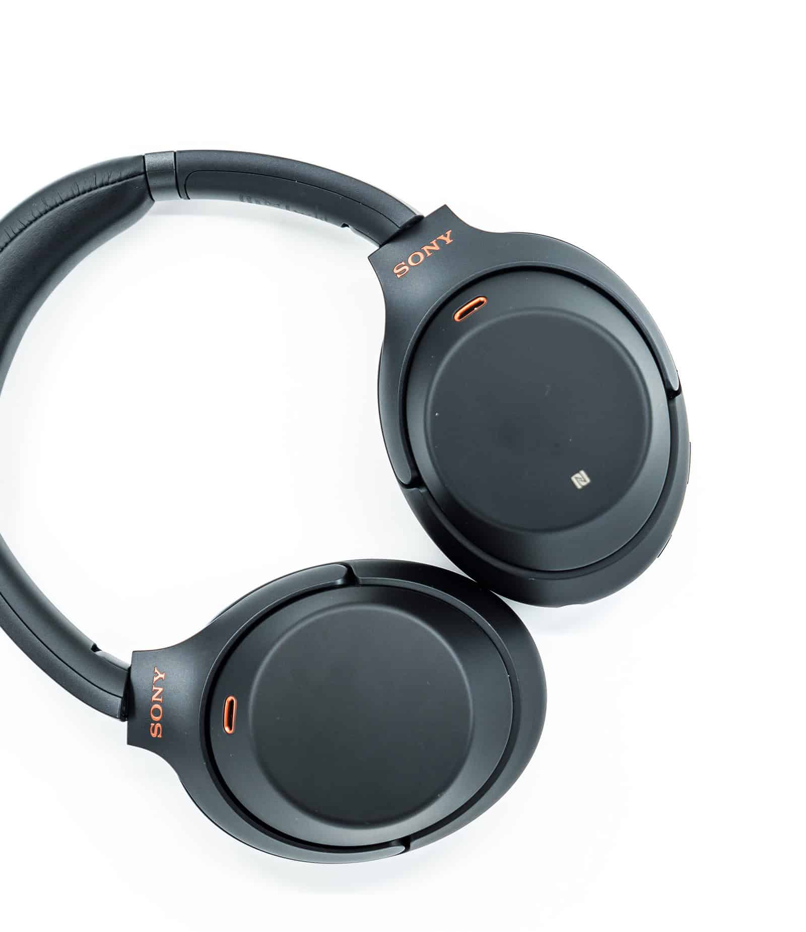 Product Post Headphones Slideshow 02